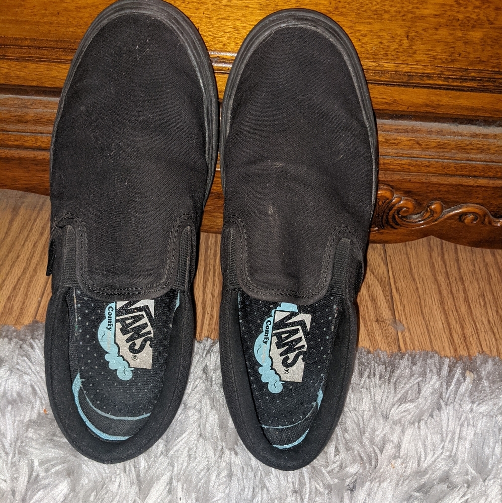 Vans Woman's size 8 all black with comfy insoles.